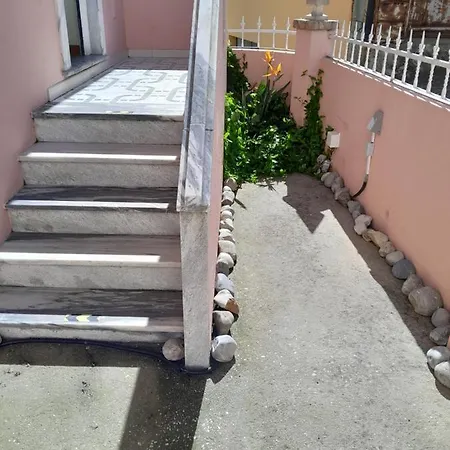 Rum i privatbostad Beach,surf, Hiking And Maceira (Lisbon)